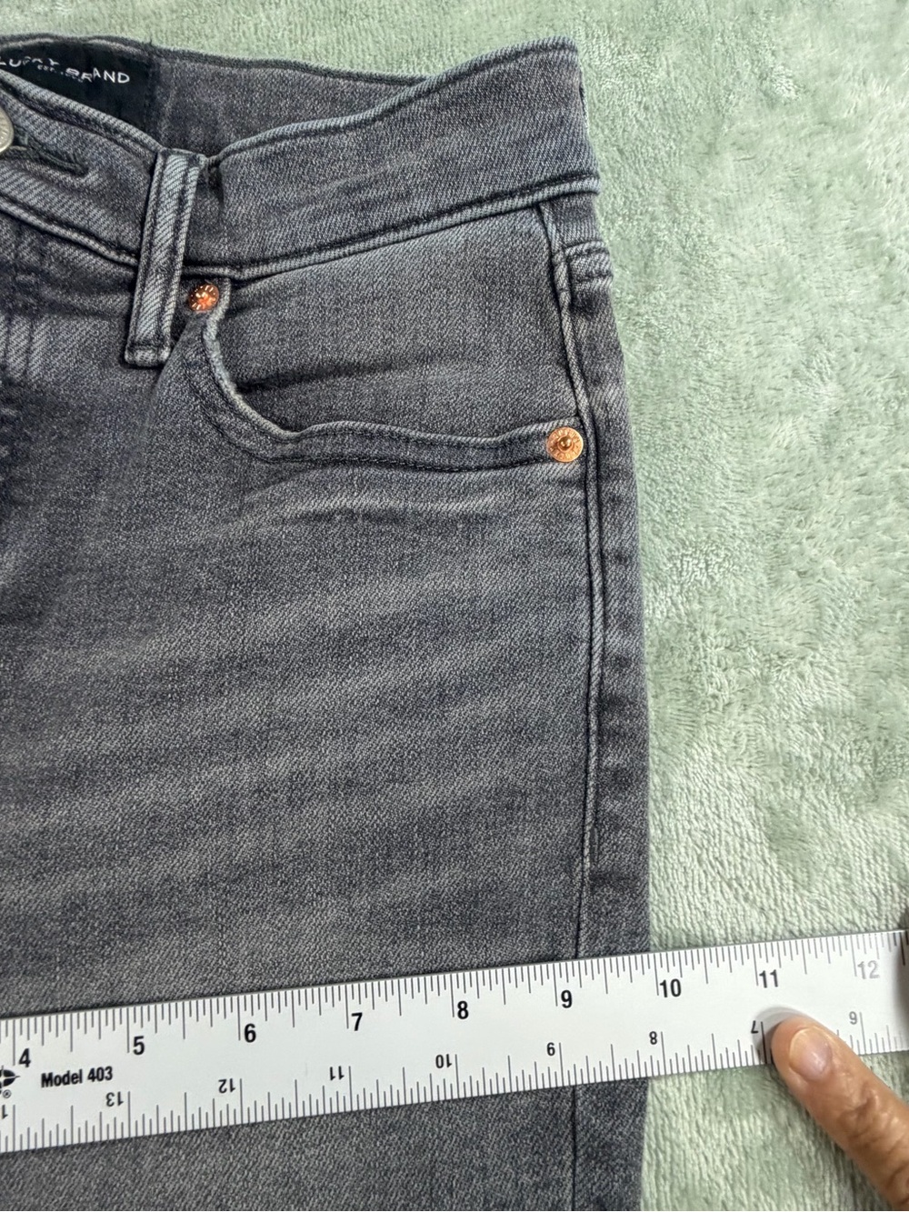 Lucky Brand Women’s Skinny Jeans in Washed Black with Knee Rips - Picture 11 of 16